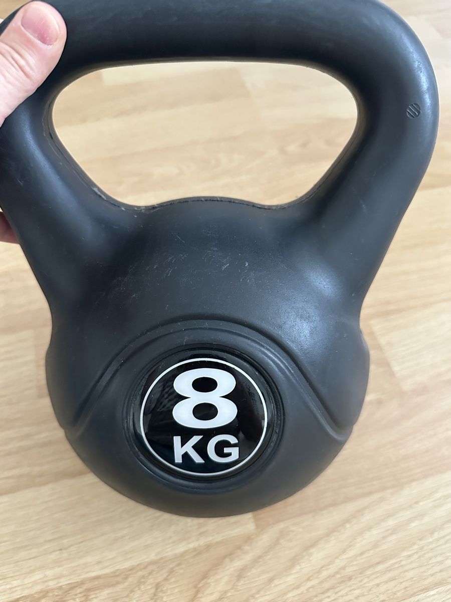 Tunturi Manubri & Pesi: 1 Tunturi PE Kettlebell 8kg – Usato da Küsnacht ZH venduto da ver_fzh7