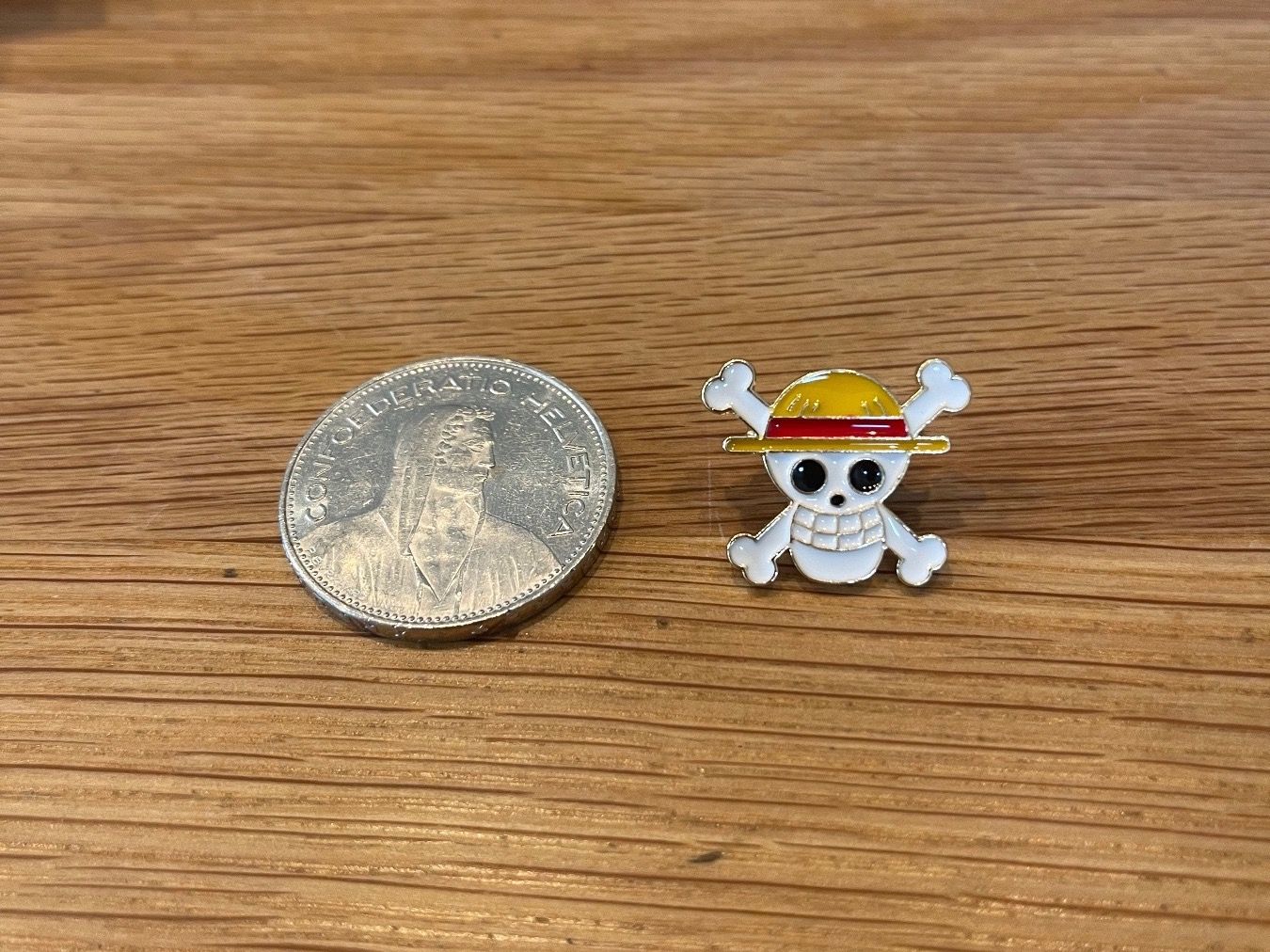 Plaquettes & Badges: One Piece Pin – D'occasion à Biel/Bienne par bas_c8yf 1