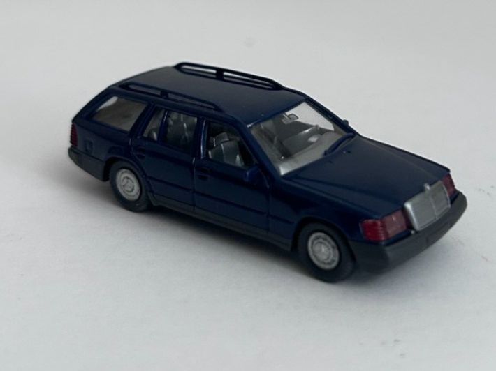 Wiking Modellautos: Wiking Mercedes-Benz 230 Te Combi – Gebraucht aus Goldach von Manyro55 2