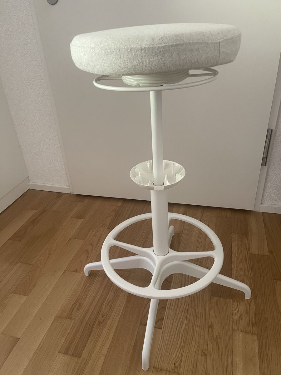 Ikea Sgabelli: Tabouret IKEA assis/debout beige  – Nuovo (secondo la descrizione) da Cressier NE venduto da cer_6sk6 1