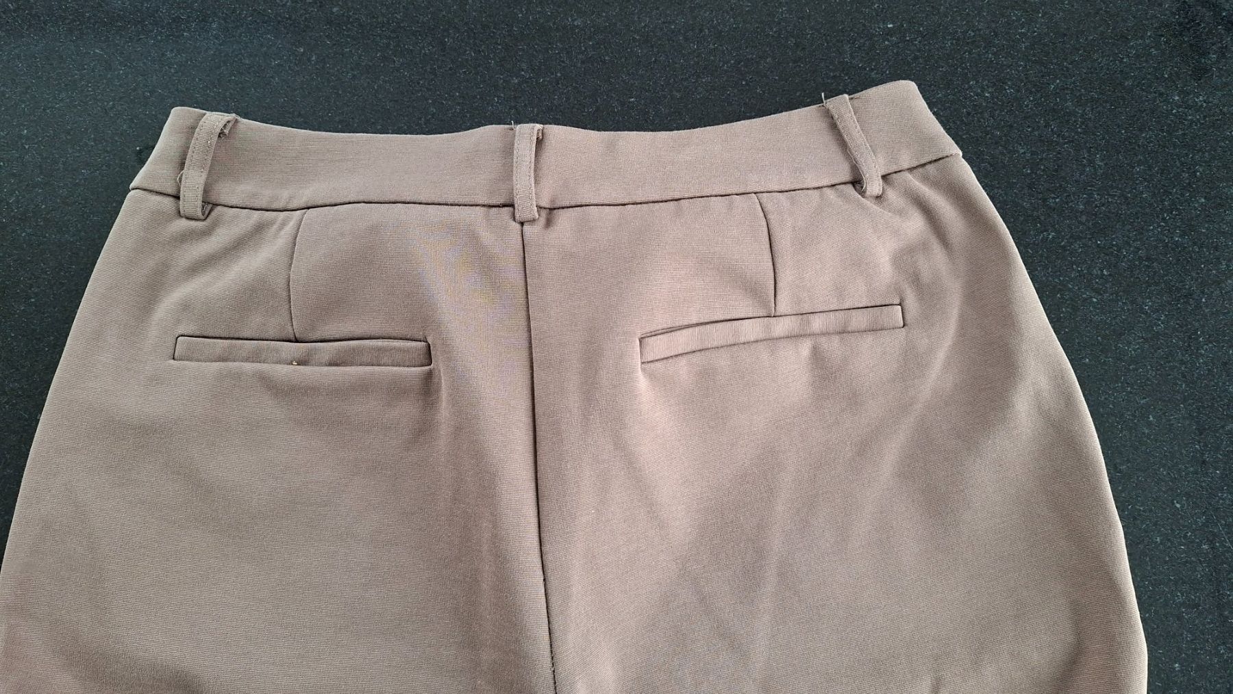 Pantaloni: Stoffhose / 7/8 Länge / taupe / Gr 36 – Usato da Emmenbrücke venduto da thokasaluni 3