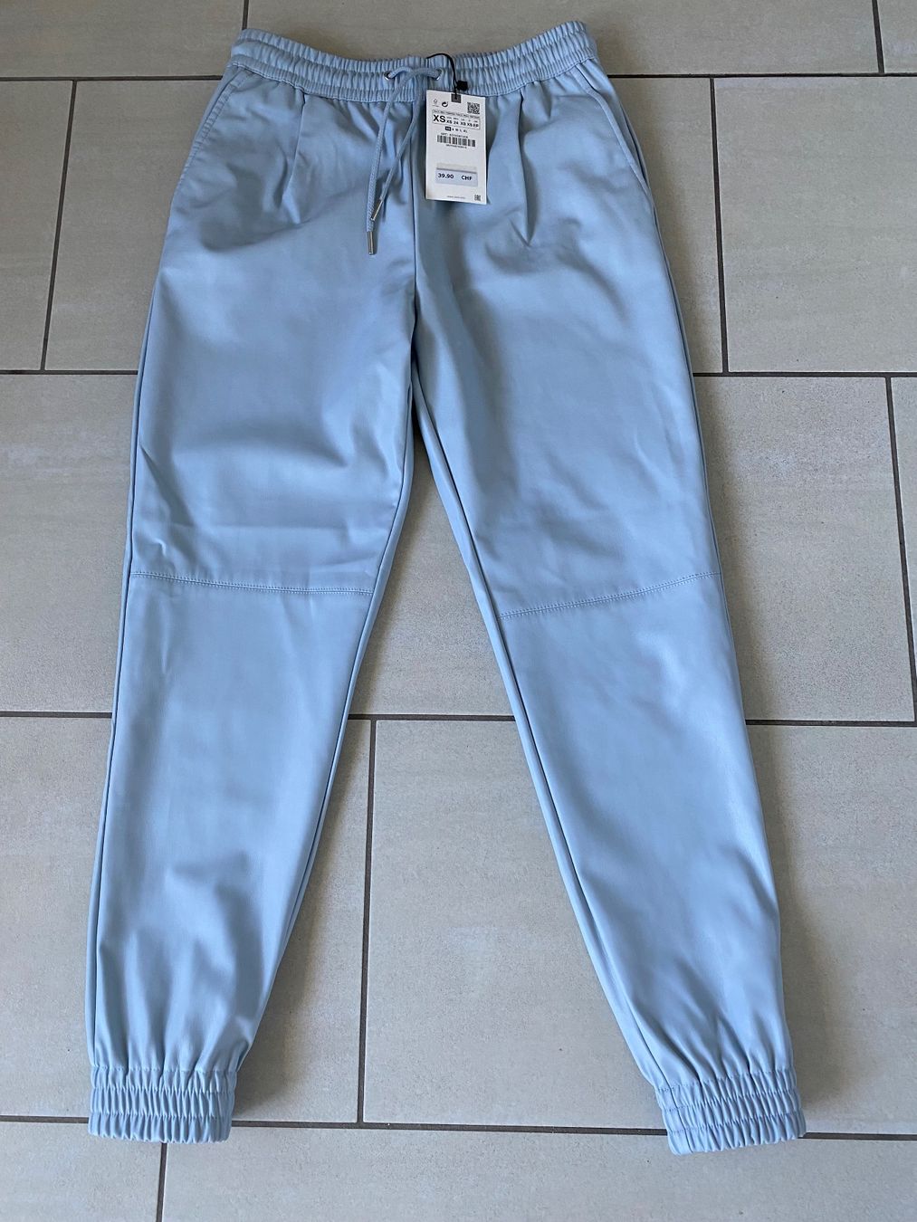 Zara Pantaloni: Kunstlederhose hellblau NEU – Nuovo e nell'imballaggio originale da Affoltern am Albis venduto da may_9gdz