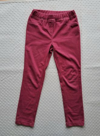 Beerenfarbene Mädchen Hose, Grösse 128, bequem