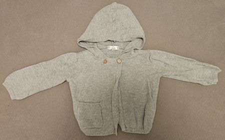 Dünnes Baby Kapuzenjacke, grau, gestrickt, Gr. 9M/71