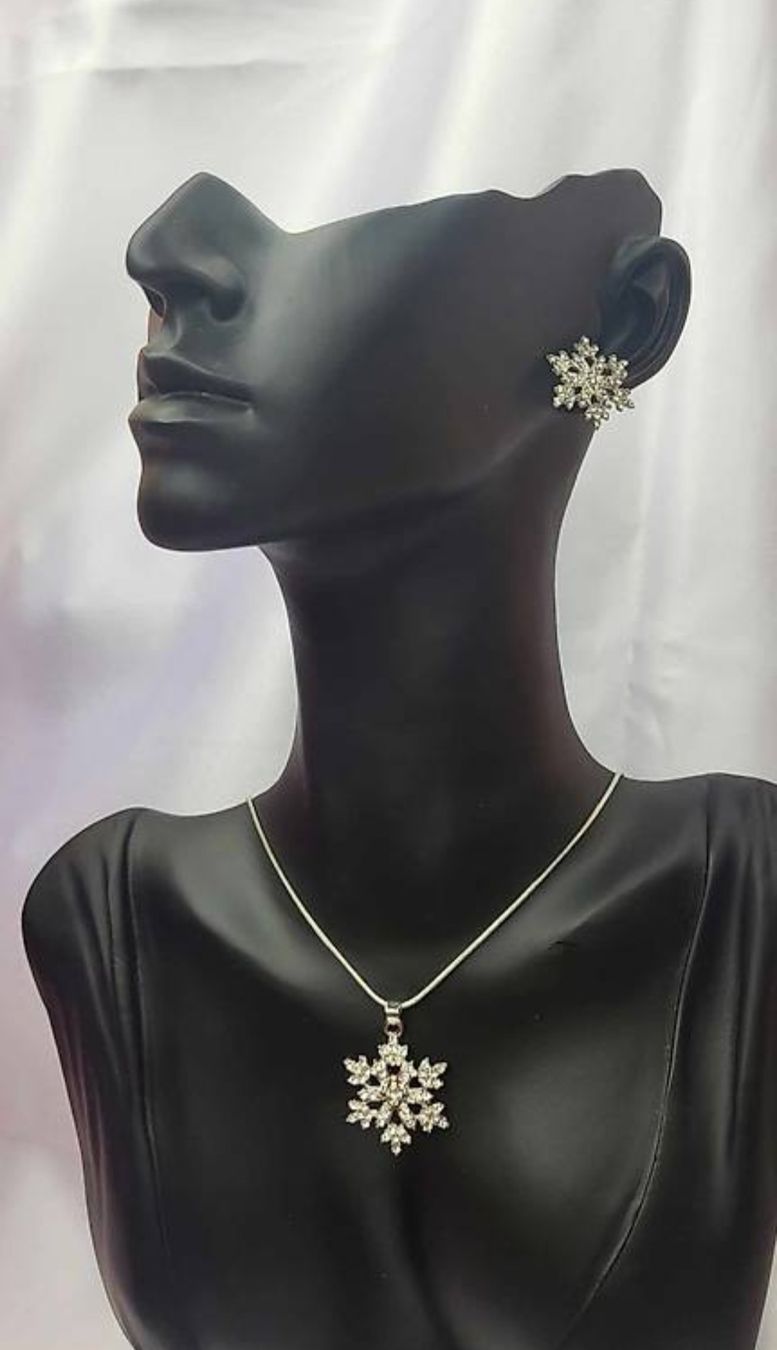 Altri gioielli: NEUE Schmuck Set mit Schneeflocken – Nuovo e nell'imballaggio originale da Hellbühl venduto da d.d.d.125 1