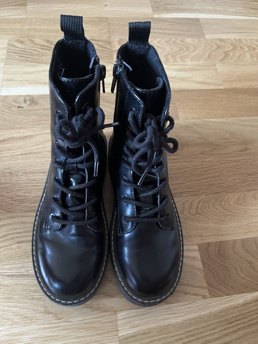 Schuhe für Mädchen: Chunky Schnürstiefel für Mädchen – Gebraucht aus Zürich von Dita06