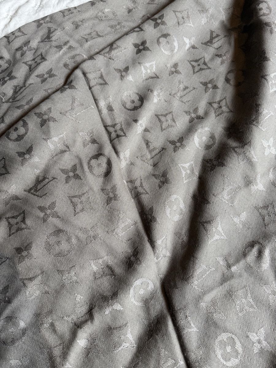 Louis Vuitton Foulards, Tücher & Schals: Louis Vuitton Monogramm Tuch  – Gebraucht aus Wädenswil von Cocomagi 4