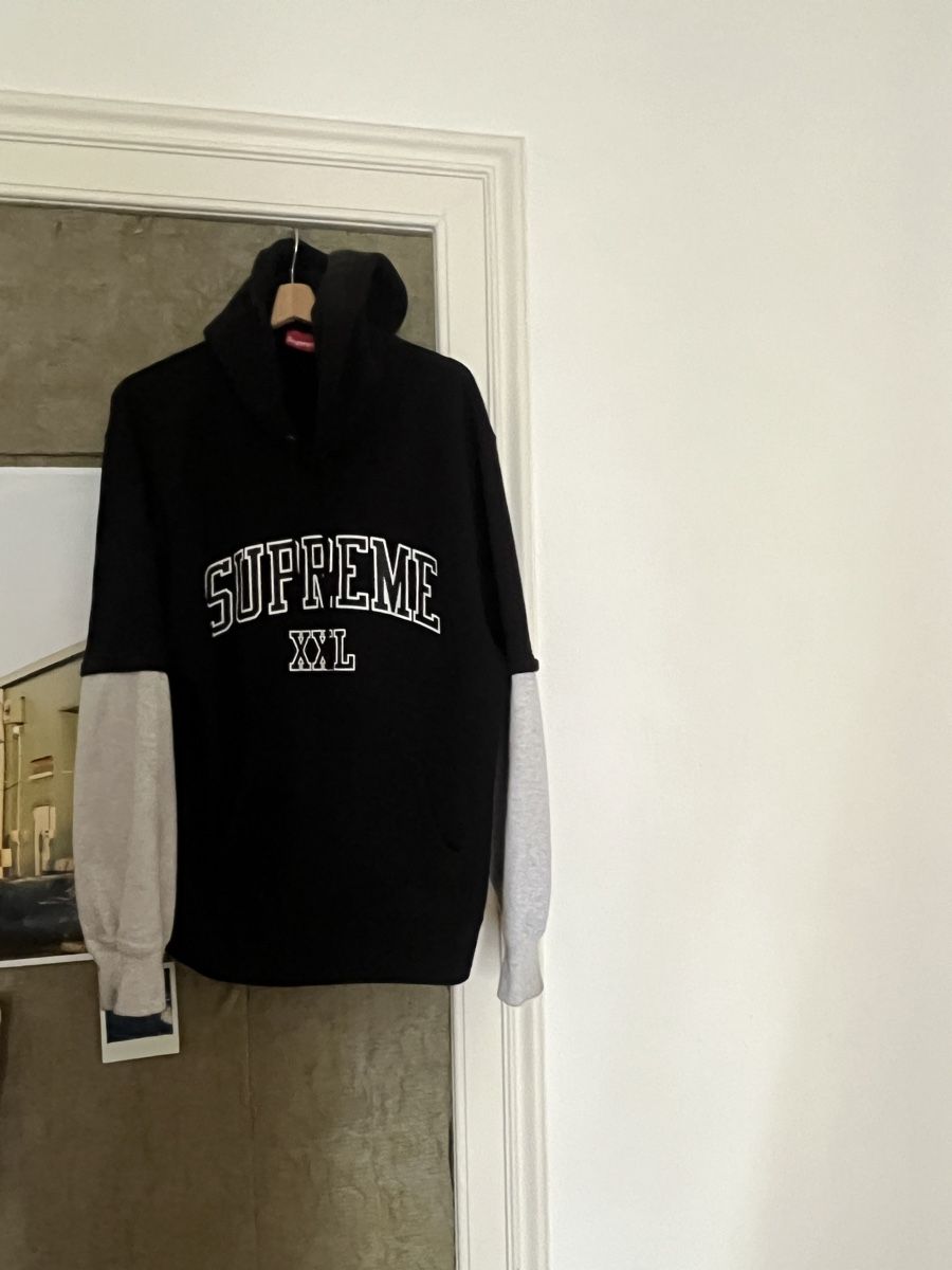 Maglioni & Felpe: Supreme Hoodie Schwarz/Grau – Usato da Basel venduto da Ncl.lnlt