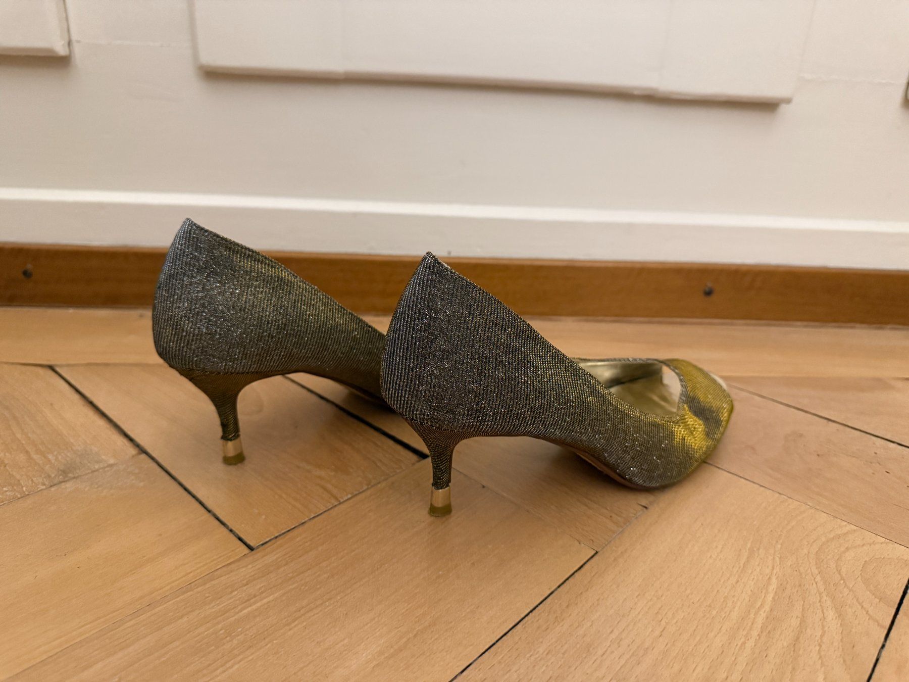 Dune London Scarpe da donna: DUNE - Glitzer Peeptoe Pumps gold-silbern 39 – Usato da Zürich venduto da Diazaio 2