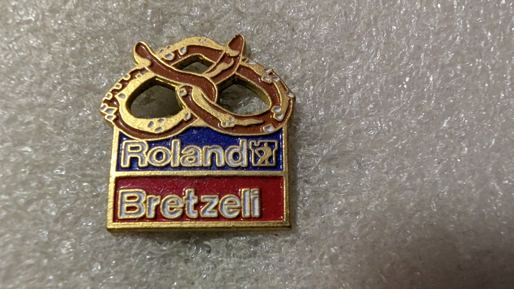 Plaketten & Abzeichen: Ansteckpin 204: Roland Bretzeli – Gebraucht aus Oppligen von Pin-Fall-Shop