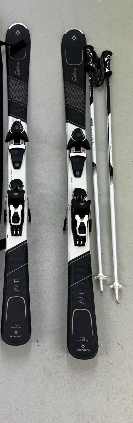 Salomon Skis: kl. Schuhe Grösse 25.5 – D'occasion à Meggen par mil_9p8n 8