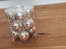 Migros: 12 silberne Weihnachtskugeln