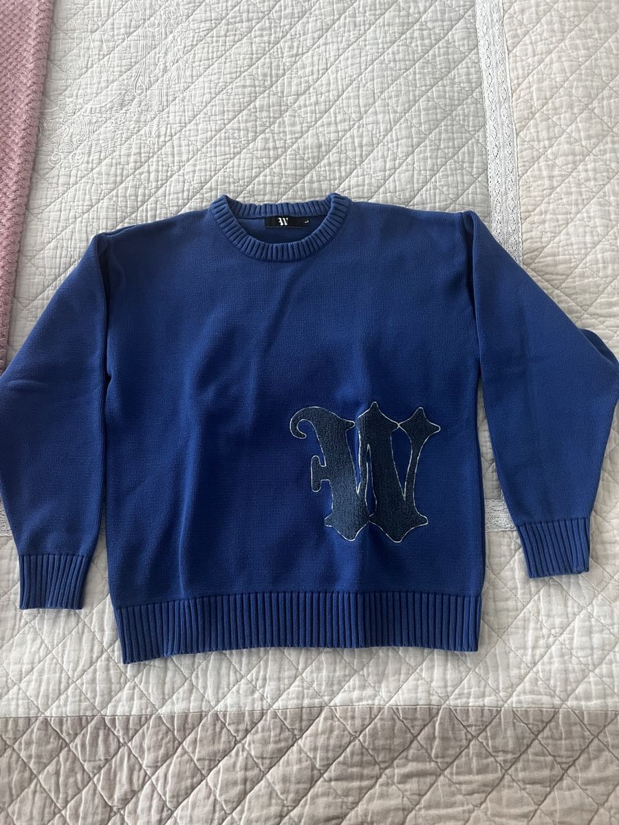 Pullover & Sweatshirts: Winter-Pullover mit «W» Applikation, Grösse L, Blau – Neu (gemäss Beschreibung) aus Rorschach von lvi_p29s