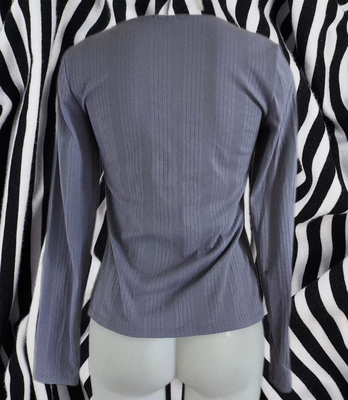 Maglioni & Felpe: Leichter Pullover Quadratischer Ausschnitt – Nuovo (secondo la descrizione) da Aarburg venduto da Hystoria 3