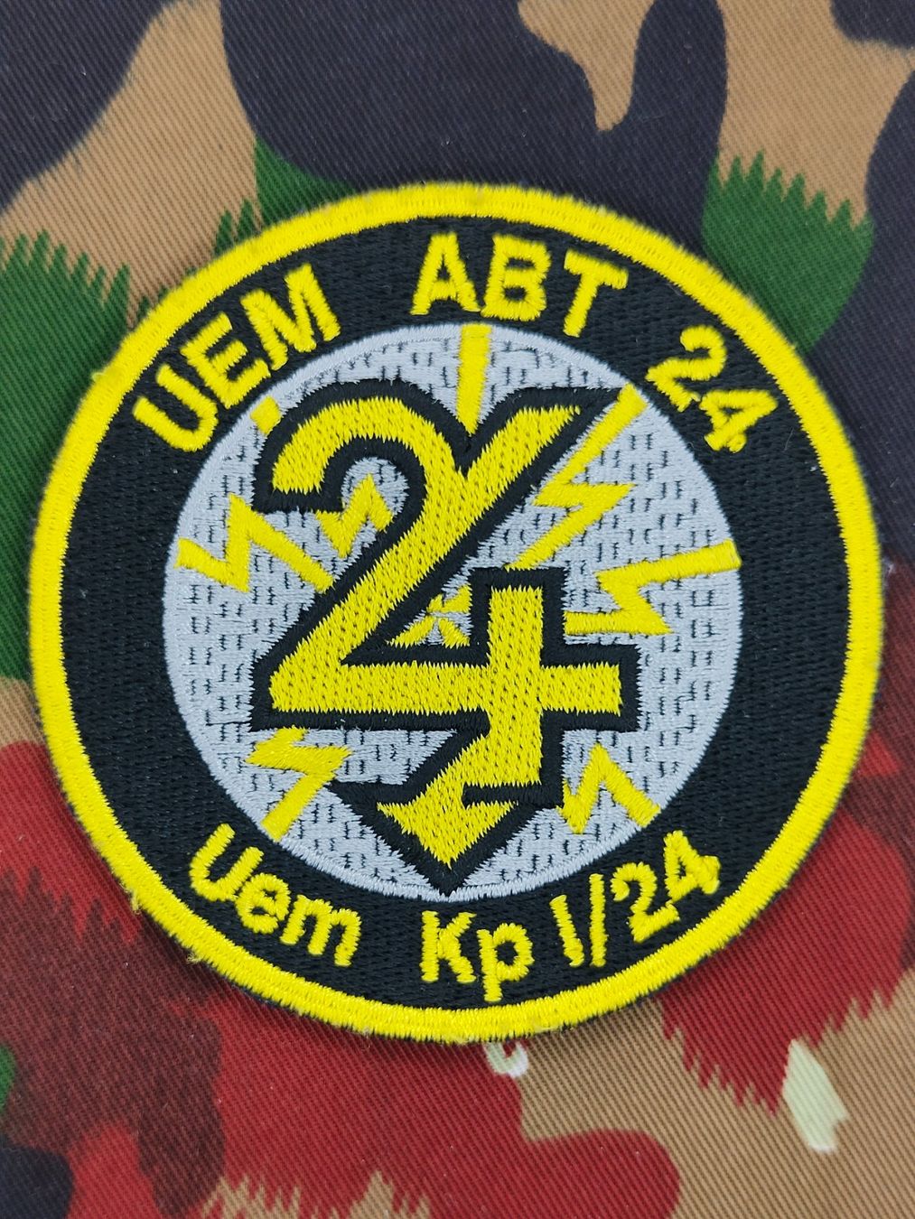 Schweizer Armee Placchette & Badge: Verbandsabzeichen Uem Abt 24 Kp 1 – Usato da Bauma venduto da SwissMilitaria