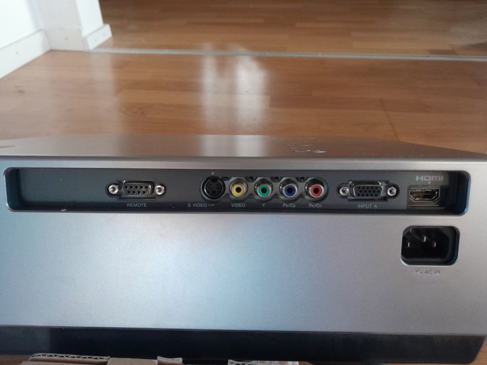 Sony BRAVIA VPLAW15 Projector 720P Home Theater Projector Kaufen auf Ricardo