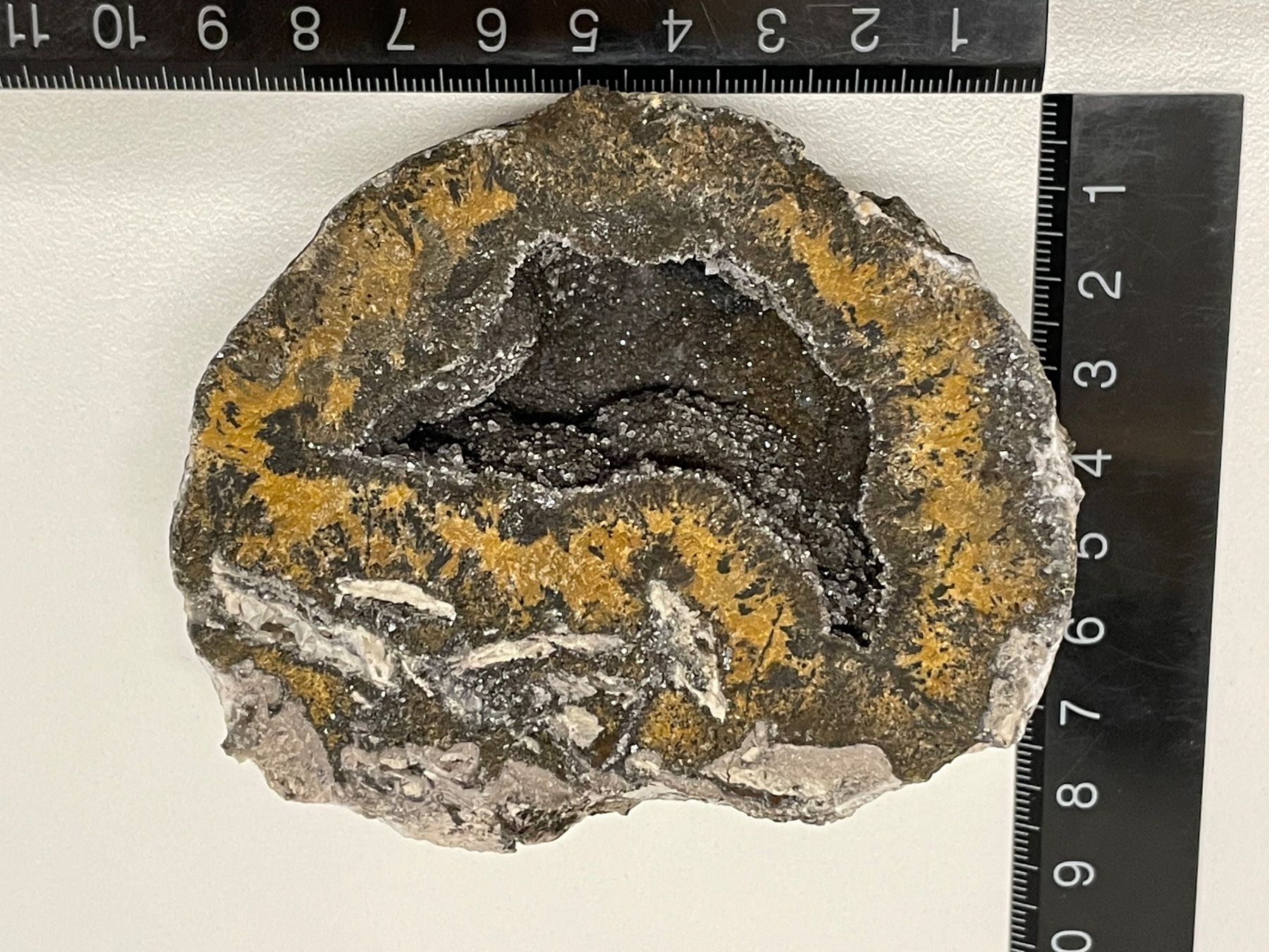Minerali & Pietre curative: Quarz Geode dunkel – Usato da Rümlang venduto da euqinom16