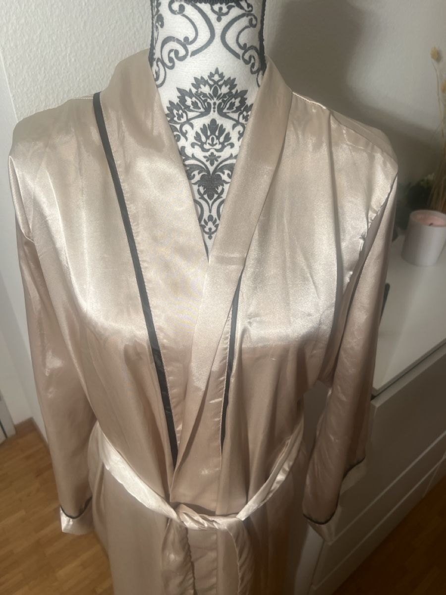 Accappatoi: Morgenmantel Satin Beige Grösse XL – Nuovo (secondo la descrizione) da Winterthur venduto da tan_f66m 1