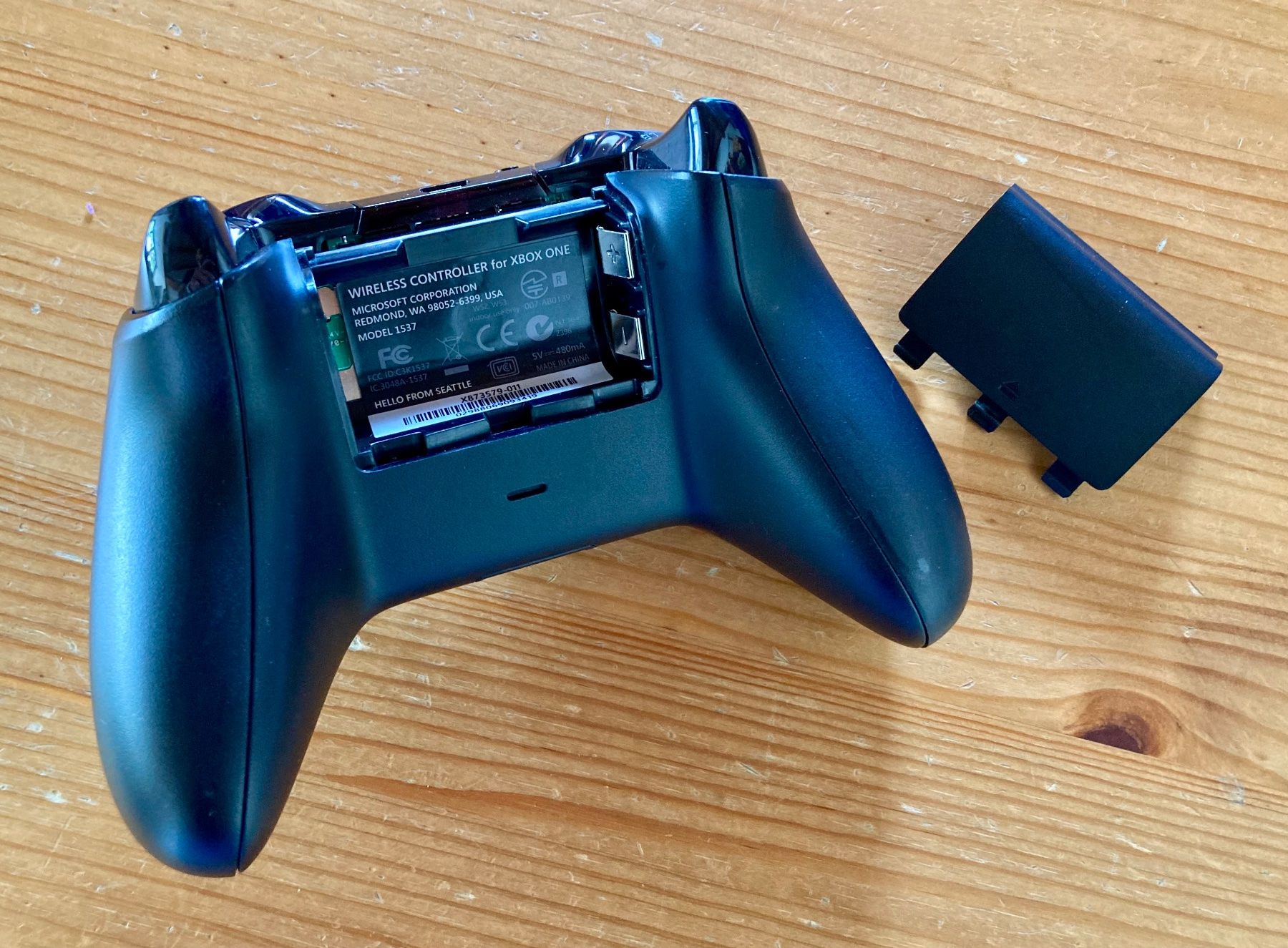 Microsoft Manettes: 2x Original Wireless Controller (weiss & schwarz) - XBOX One – Neuf (Voir description) à Zürich par Djmotionch 4