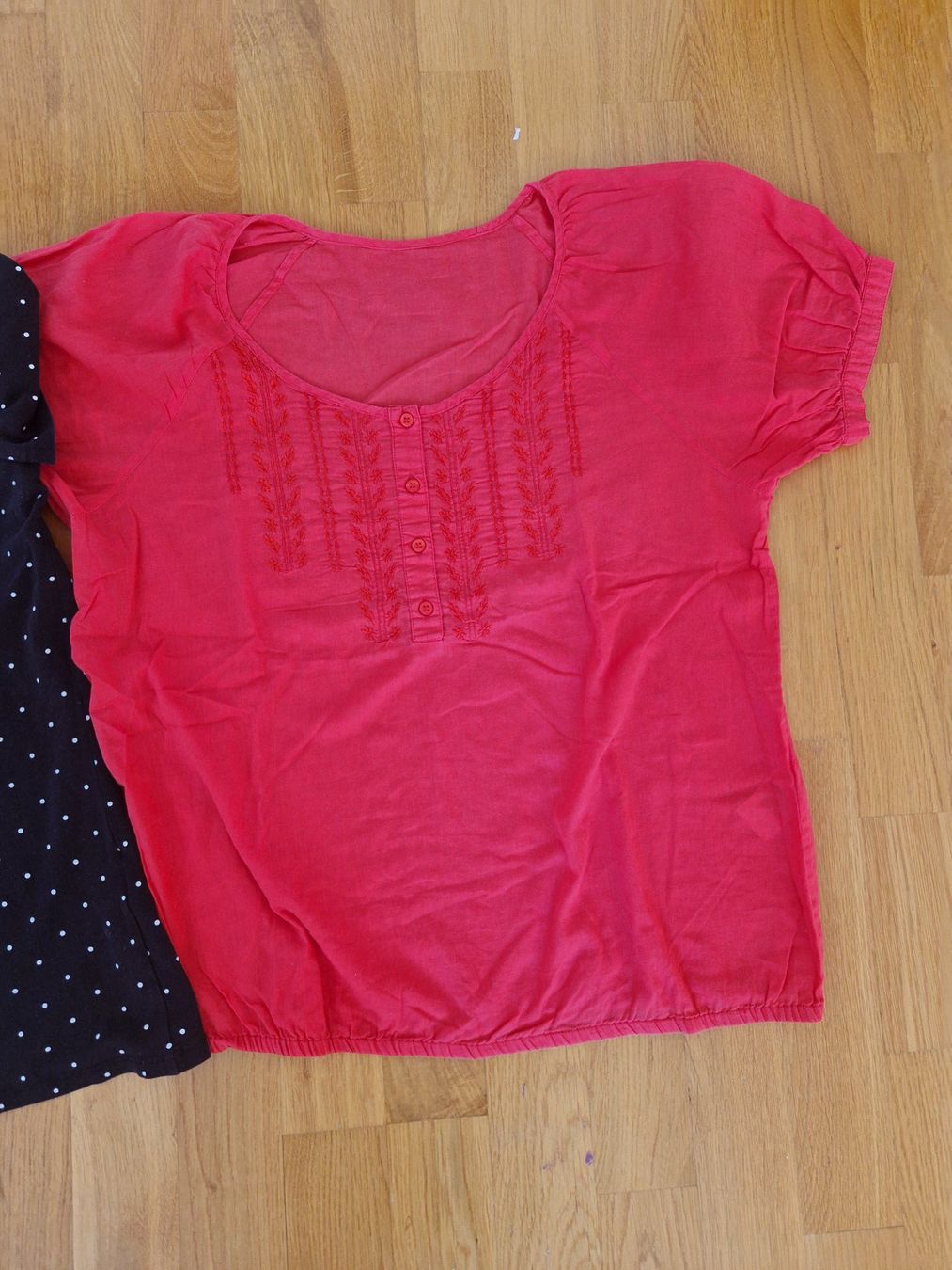 Lots de vêtements: Kleiderpaket Set 4 Shirts, Grösse M – D'occasion à Buchs Sg par Valedi 2
