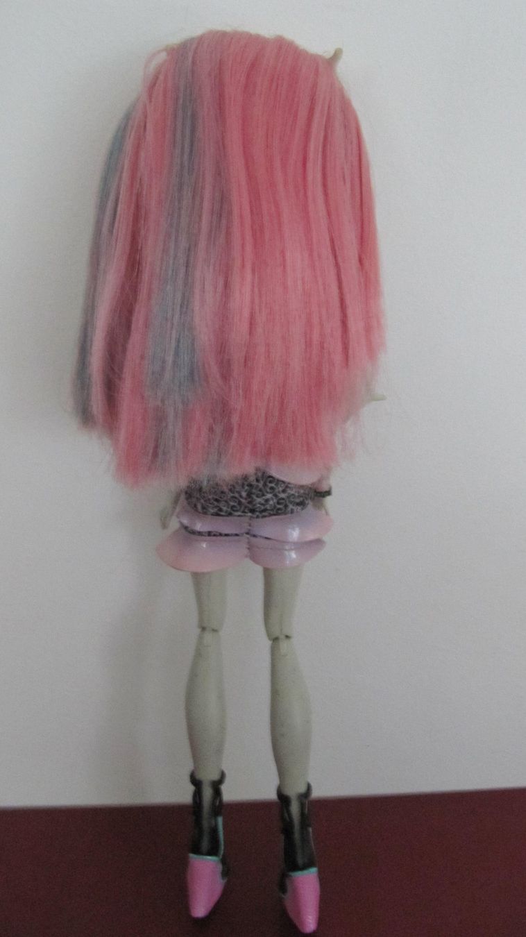 Bambole: Monster High Puppe Rochelle Goyle – Usato da Brunnen venduto da Kiwiland1 2