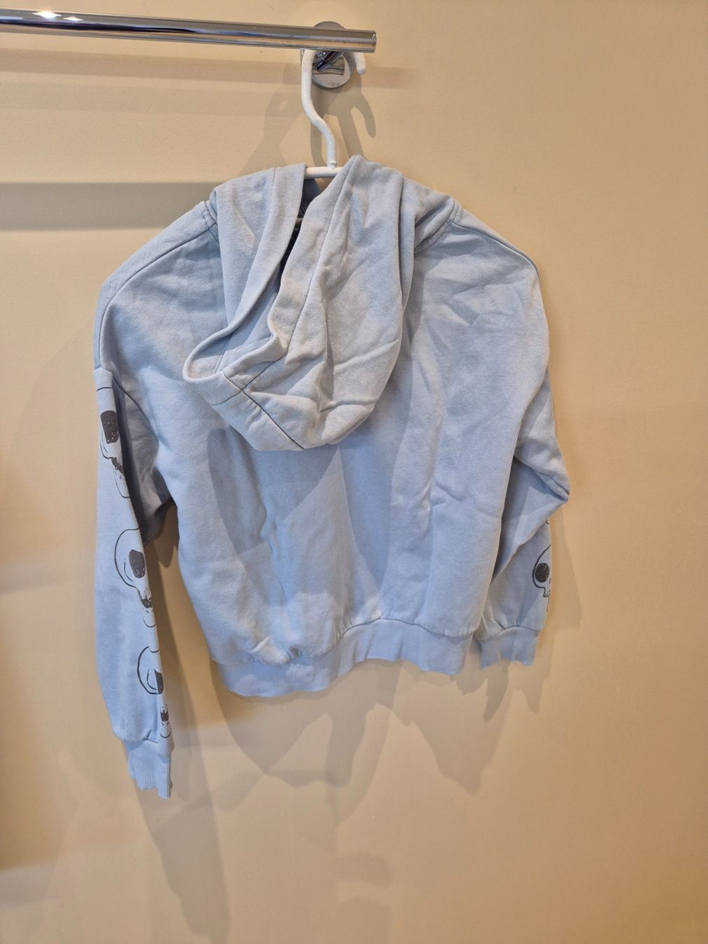 H&M Pulls et sweat-shirts: Kapuzenpulli hellblau, Gr. 134 – D'occasion à Dietikon par grafad 1
