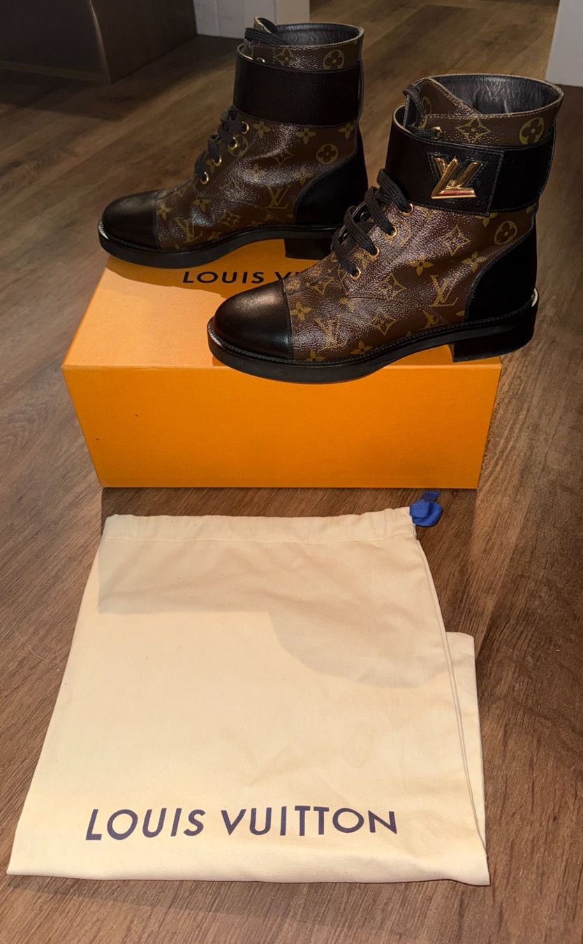 Louis Vuitton Damenschuhe: LOUIS VUITTON Wonderland Flat Ranger boots - 39 – Gebraucht aus St-Sulpice VD von juhdu