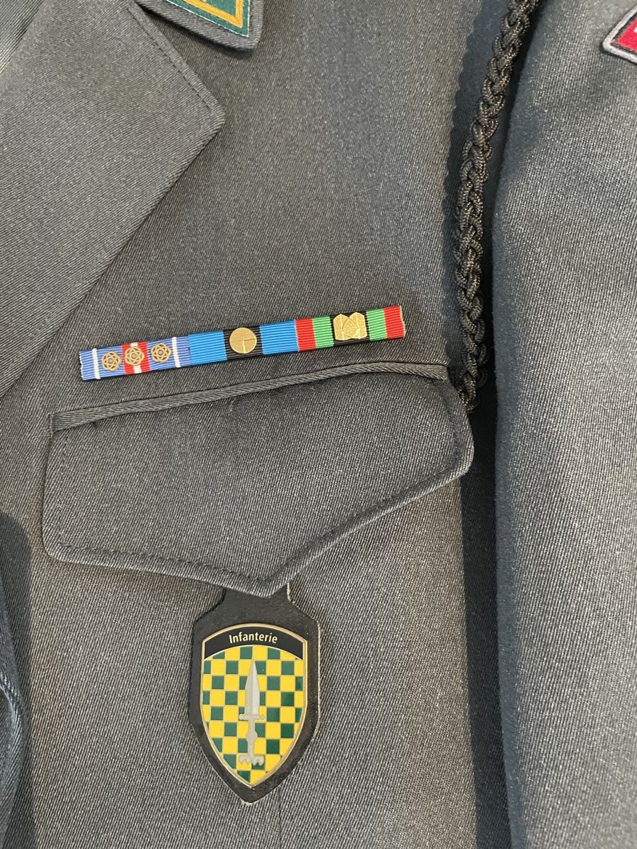 Schweizer Armee Uniformi: Ausgangsuniform 95 schweizer Armee – Usato da Schwarzenegg venduto da leone_salvatore 1
