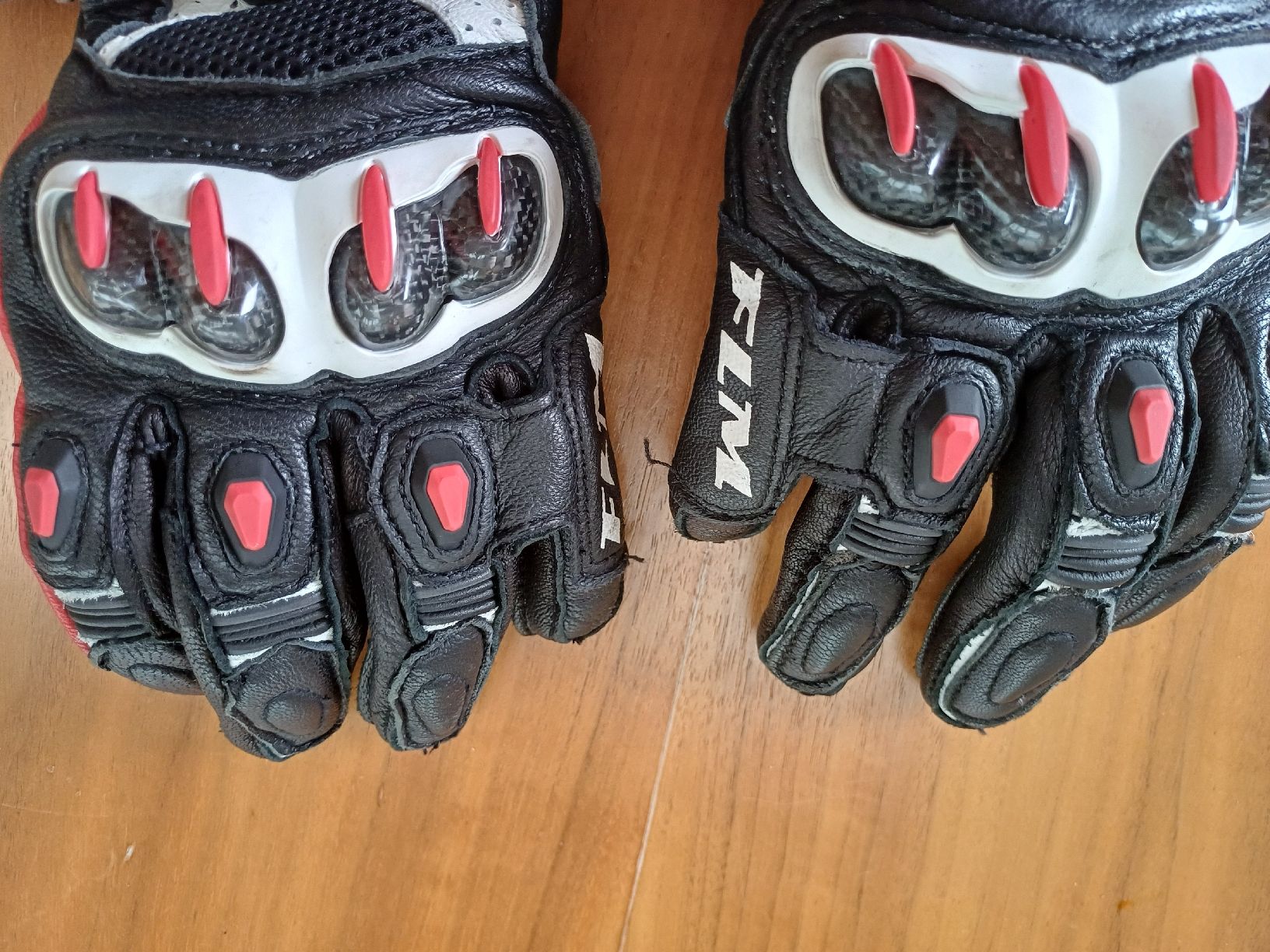 FLM Guanti & manicotti: Motorradhandschuhe FLM Leder Grösse 7 EU gebraucht – Usato da Herbligen venduto da adr_yr2m