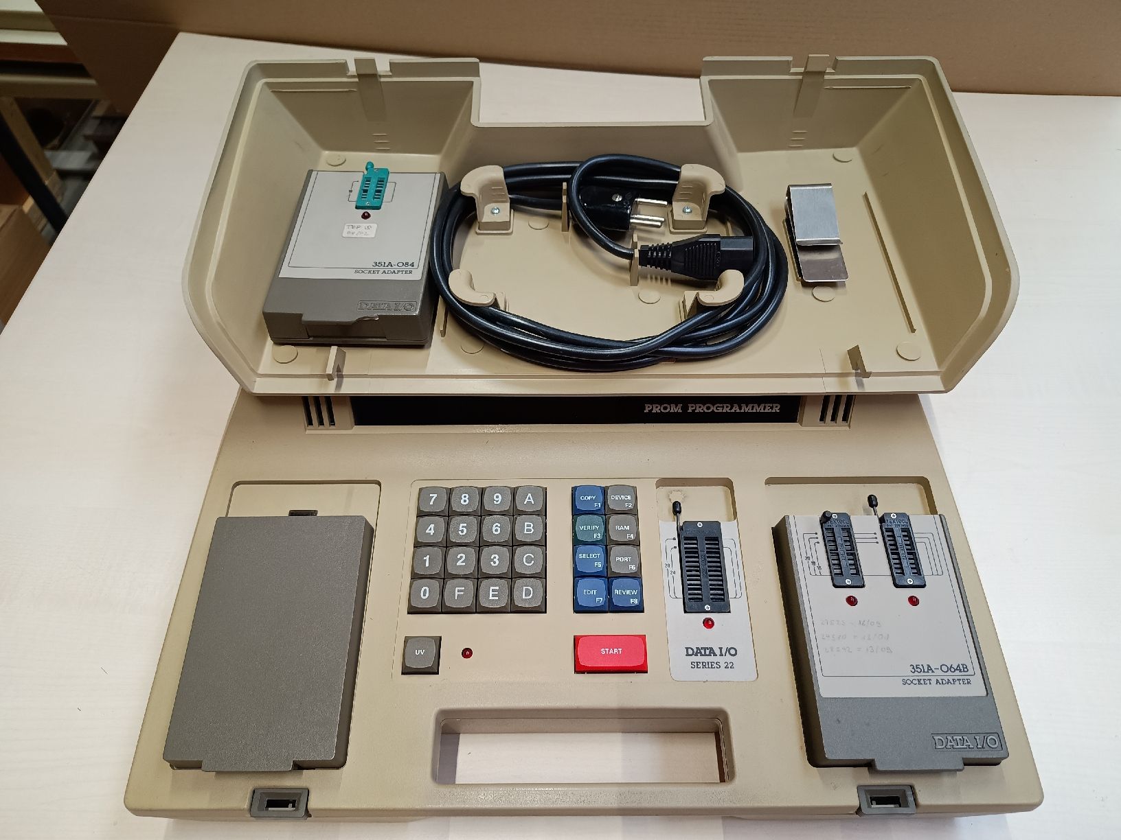 Alle Werkzeuge: Data I/O Series 22 PROM Programmer – Defekt aus Döttingen von Schlei