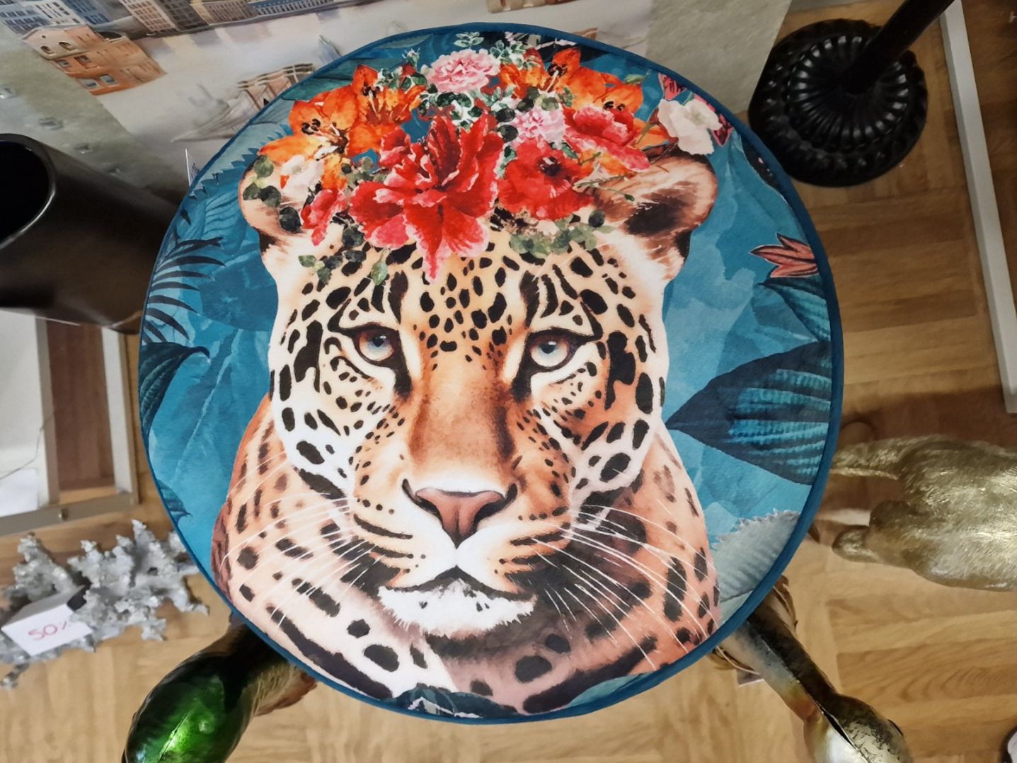Sgabelli: Samt Hocker mit Leopard Motiv – Nuovo e nell'imballaggio originale da Schaffhausen venduto da AtelierPudesco 1