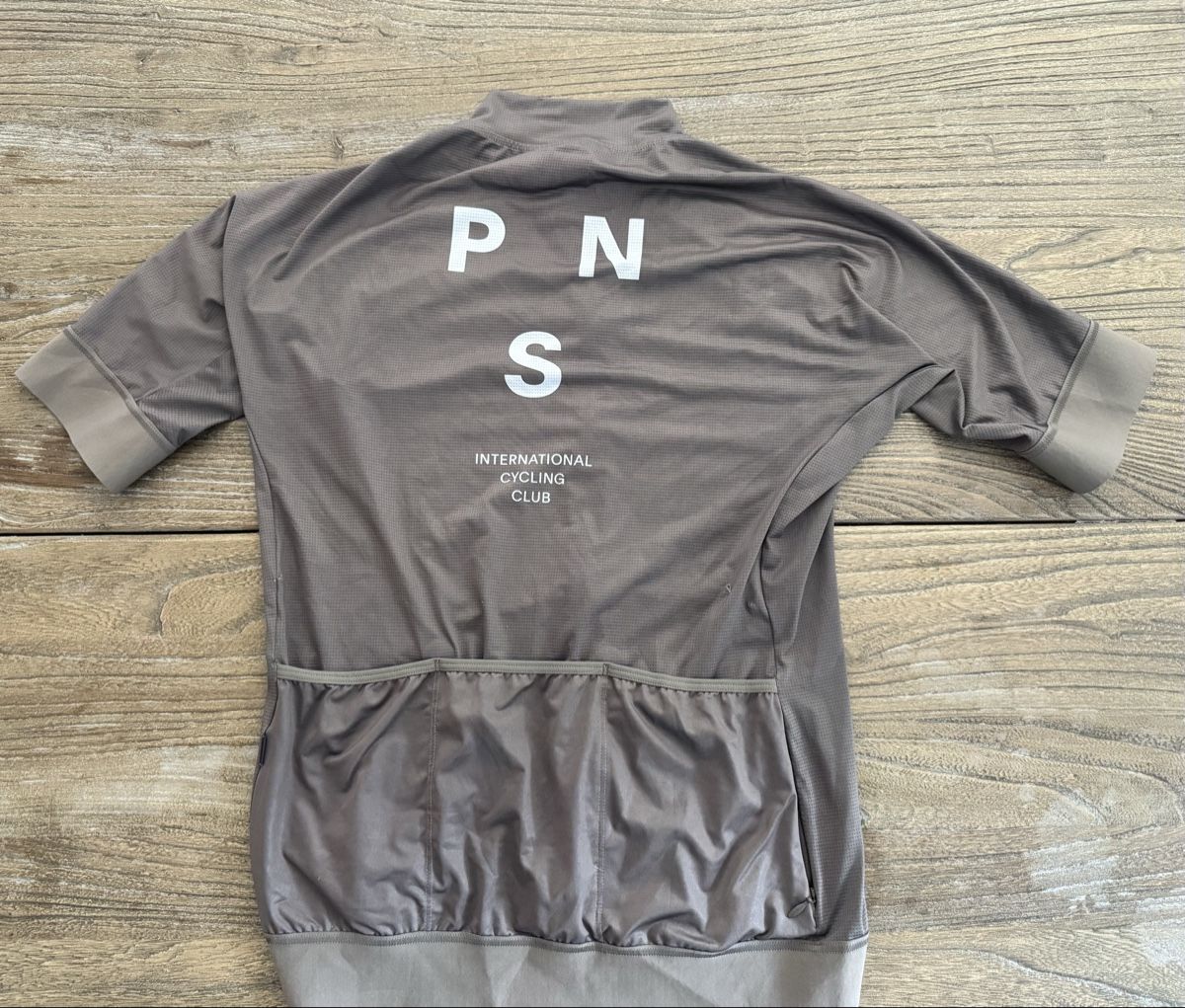 Pas Normal Studios Leibchen & Hosen: Maillot vélo Pas Normal Studios manche courte taille L  – Gebraucht aus Auvernier von ale_fb6n 1