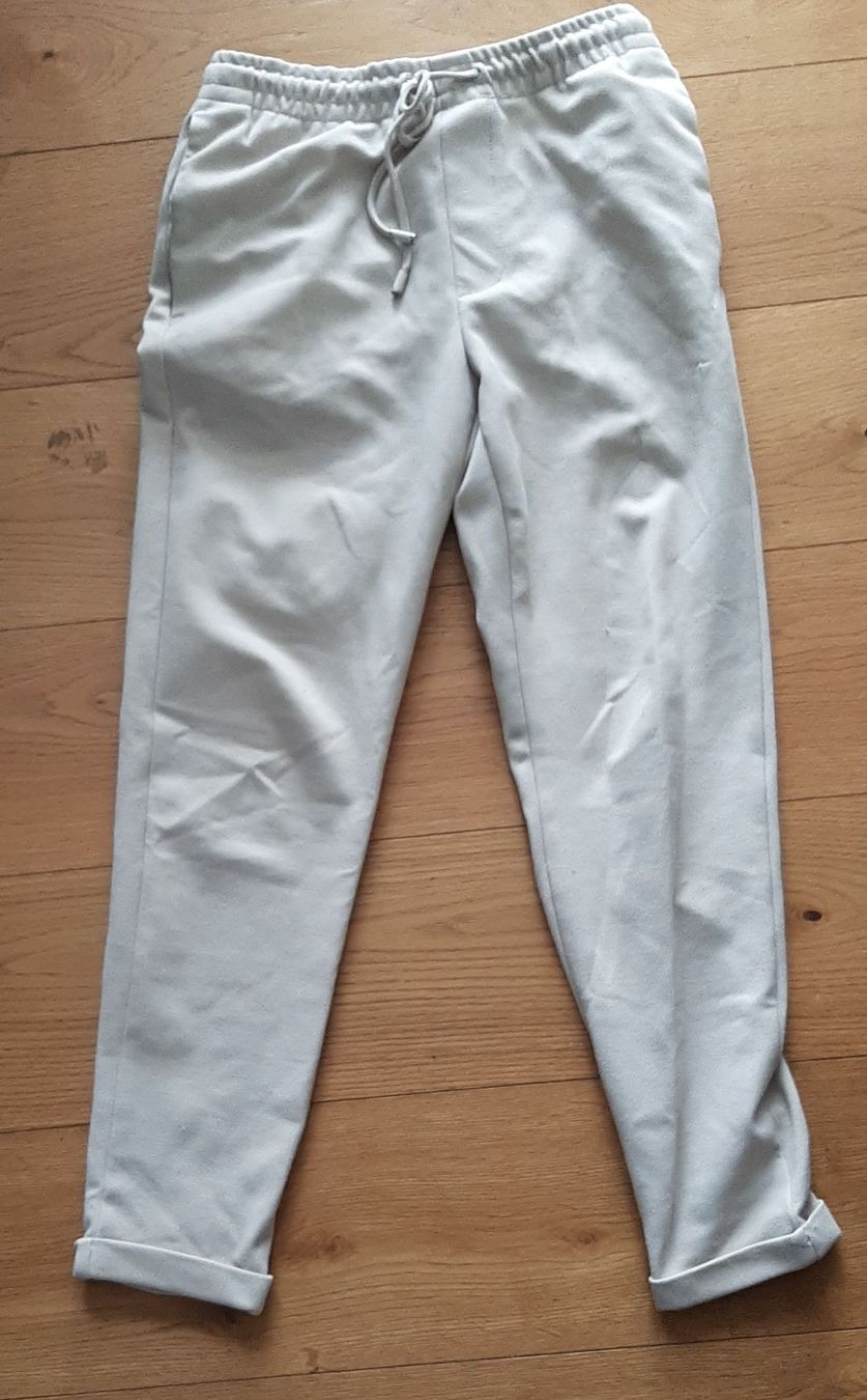Zara Pantaloni: Trendige, helle Stoffhose - Grösse S – Usato da Kreuzlingen venduto da markswiss