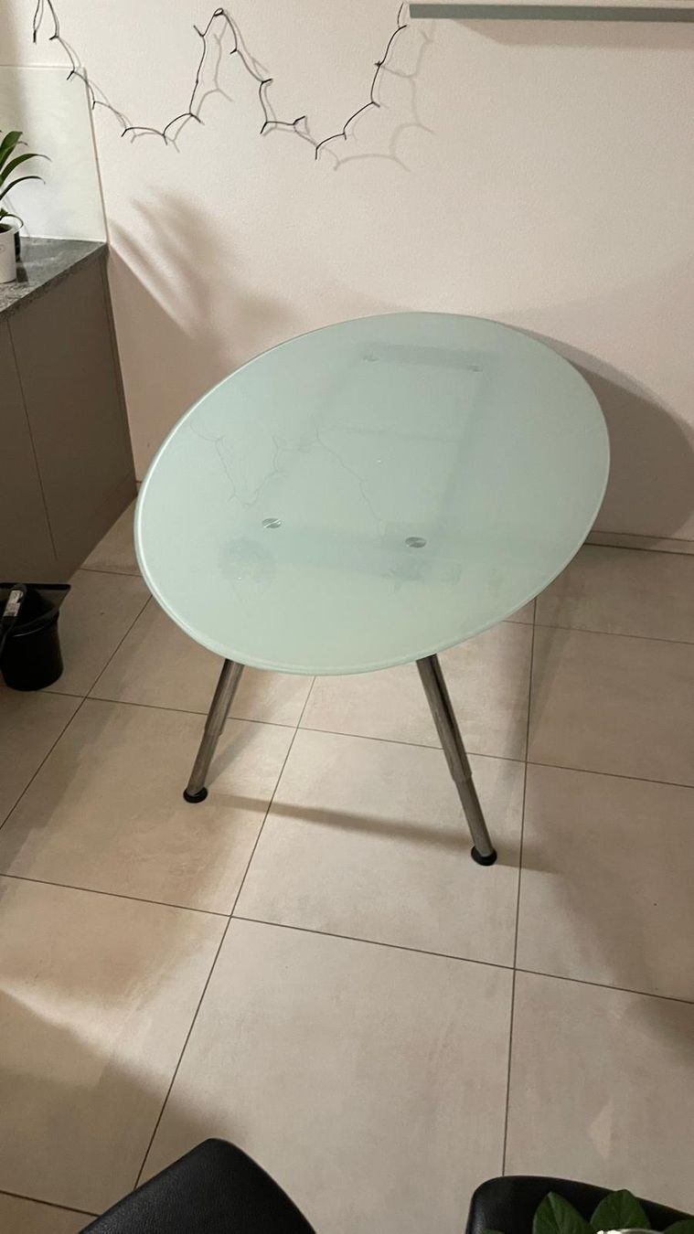 Tavoli: Ovaler Esstisch mit Glasplatte und Messingbeine – Usato da Niederwangen BE venduto da gerberso 1