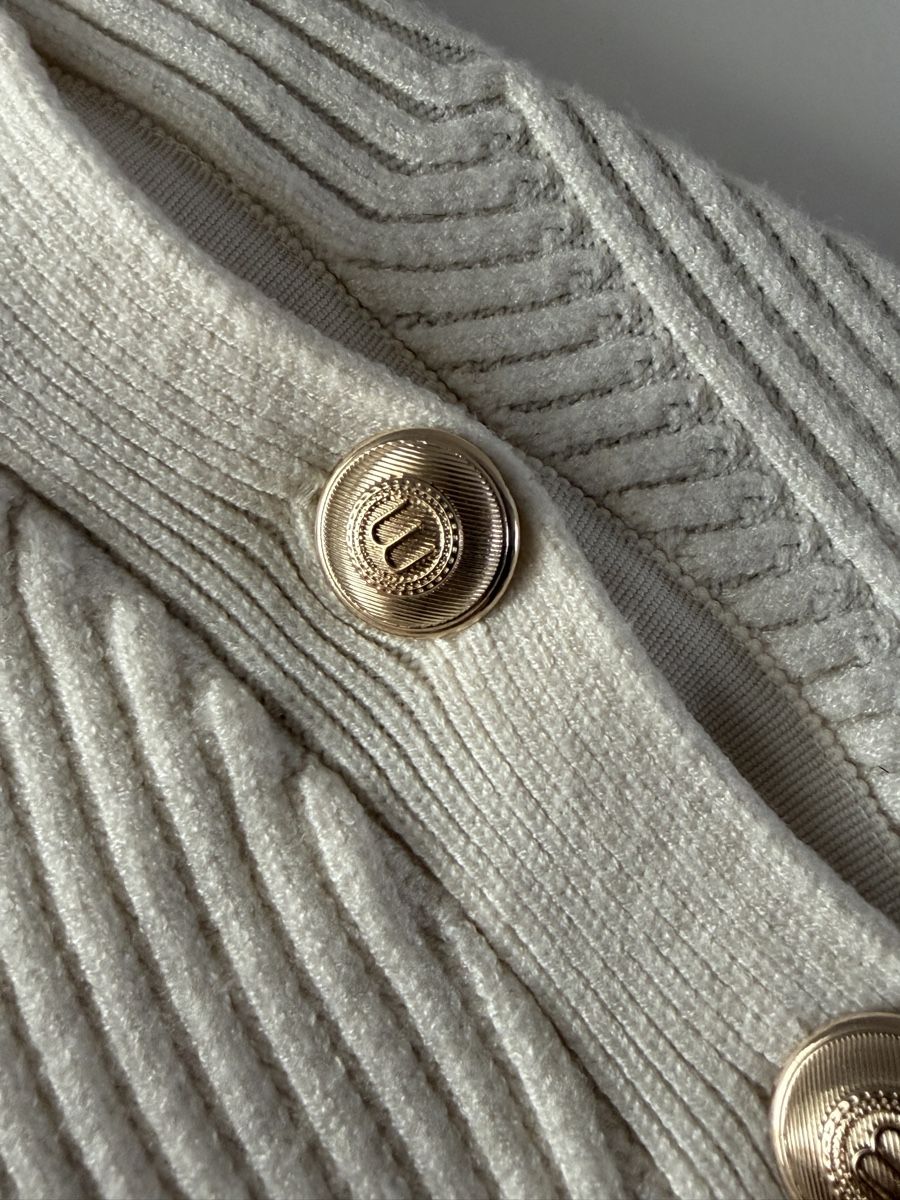Maje Maglioni & Felpe: Edler Strickpullover mit goldenen Knöpfen, Grösse S – Nuovo (secondo la descrizione) da Bern venduto da Janne.KN 2