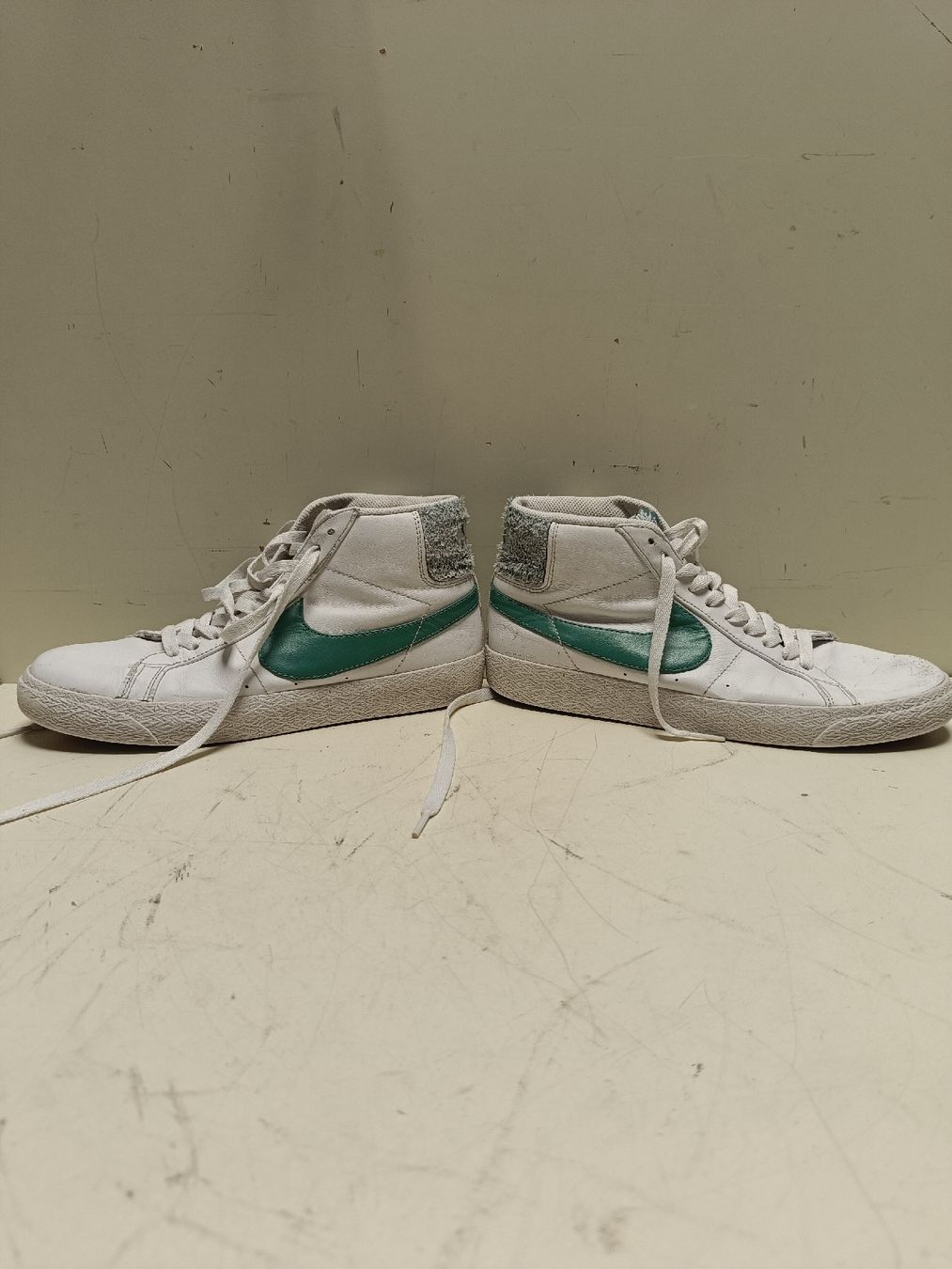 Nike Scarpe da uomo: Nike Blazer High Gr 40Weiss(em69) – Usato da Künten venduto da Schnaepplihuus 1