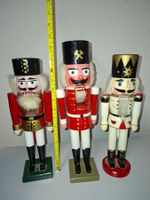 Drei grosse Nussknacker Figuren (37cm, 34cm und 33cm)