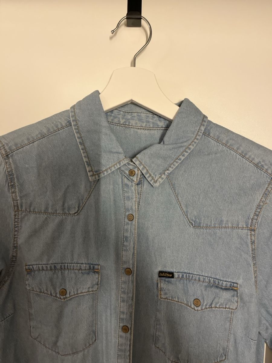Pull&Bear Camicette: Damen Jeanshemd Pull&Bear hellblau – Nuovo (secondo la descrizione) da Chur venduto da flu_68vj 1