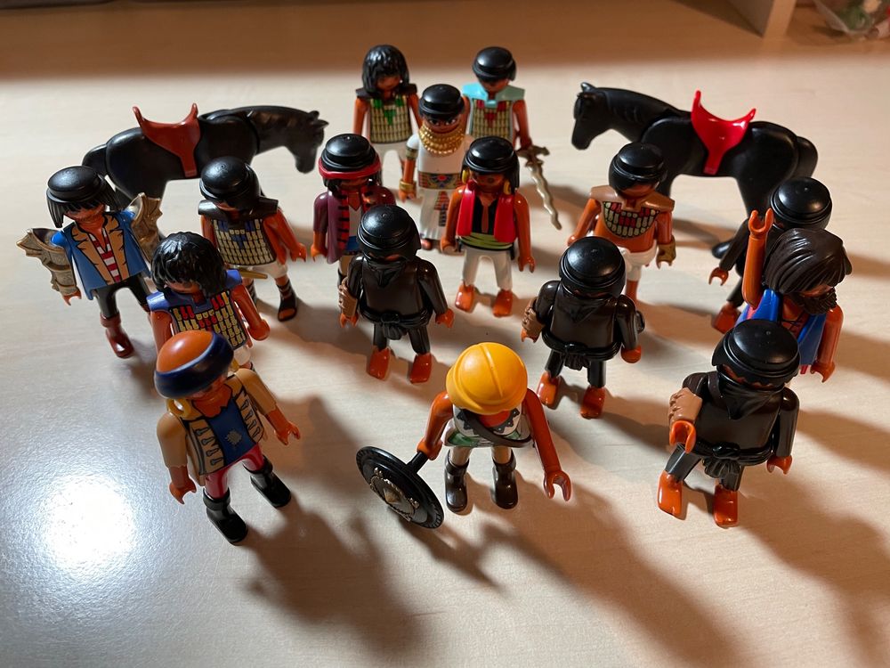 16 Playmobil Figuren U 2 Pferde Kaufen Auf Ricardo