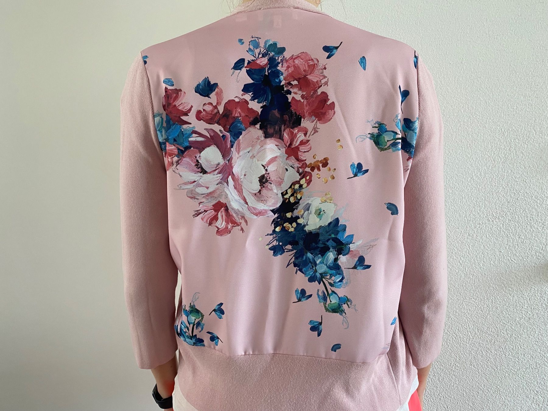 Ted Baker Jacken: ORIGINAL TED BAKER STRICKJACKE GR. 2 (MEDIUM) ROSA FLOWERS – Gebraucht aus Zürich von s-a-w-e
