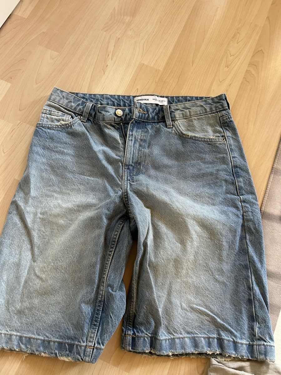 Bershka Jeans: Bershka Jeansshorts Gr. 38 – Nuovo (secondo la descrizione) da Zäziwil venduto da jes_d7tm