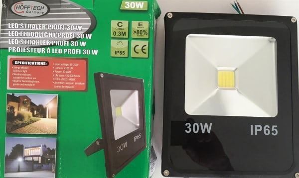 Lampade: LED-Aussenstrahler flach, 30Watt  IP65 Aktion – Nuovo e nell'imballaggio originale da St. Gallen venduto da schnaeppchen-preise 1