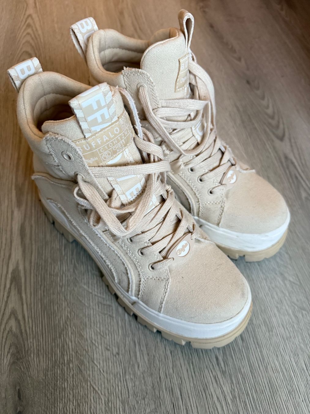 Buffalo Scarpe da donna: Buffalo High Top Sneaker Beige, Grösse 41, Canvas Style – Usato da Visp venduto da domigx