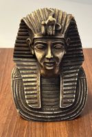 Antike KUNSTHARZ-/STEINMEHL-BÜSTE „Pharao Tutanchamun“ /