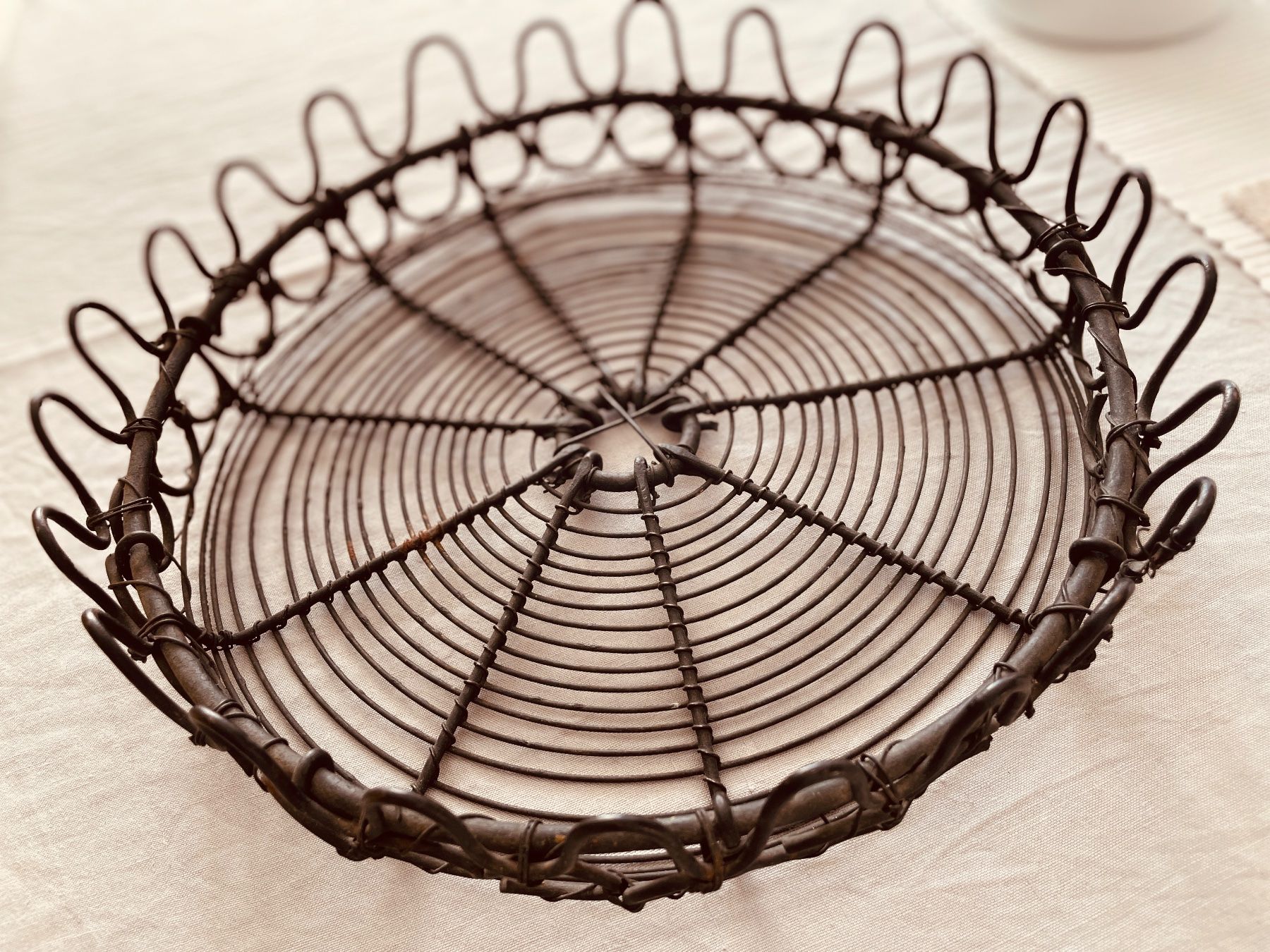 Schalen: Rustikale Vintage Drahtschale, Obstschale, Deko – Gebraucht aus Birsfelden von Nic21