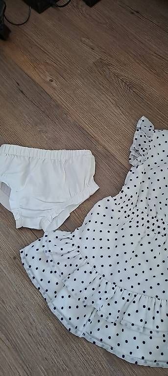 Vestiti & Gonne: Kleid für Baby  – Usato da Sempach Station venduto da libelle017