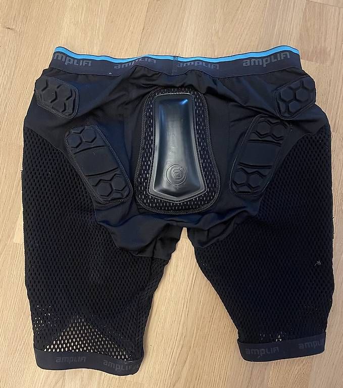 Protections: Amplifi Crashpants XL  – D'occasion à Lausen par Volvo242Turbo 1