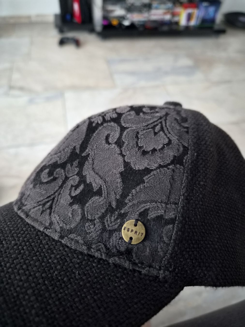 Esprit Chapeaux, bonnets & casquettes: Kappe Esprit, schwarz, bestickt  – D'occasion à Niederrohrdorf par Miripfiri 3