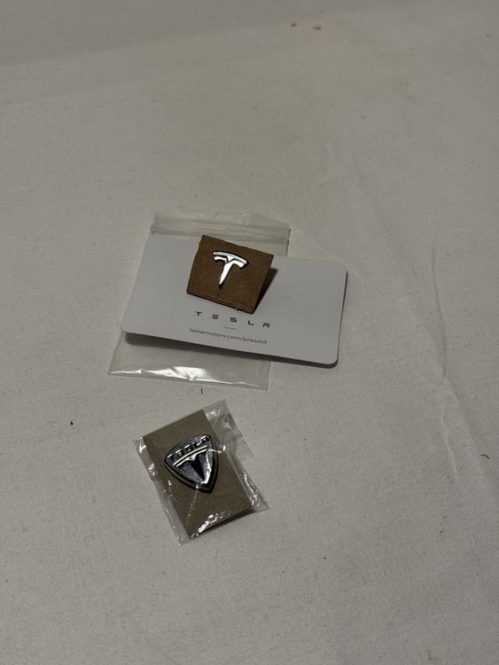 Pin Tesla (Gebraucht) in Stüsslingen für CHF 8.5 – mit Lieferung auf ...