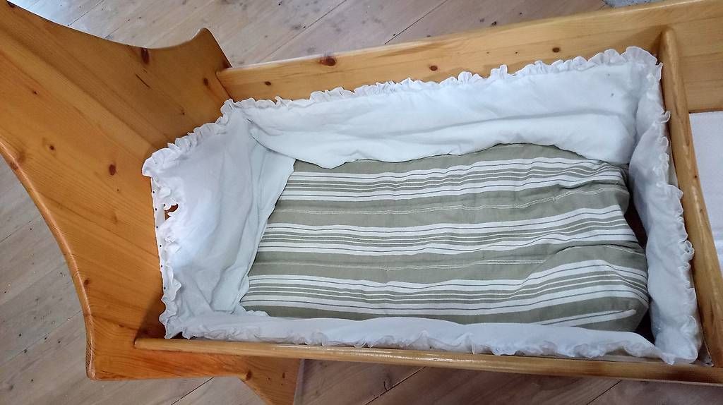 Lits: Berceau basculant artisanal  – D'occasion à Lignières par alm_sms9 1